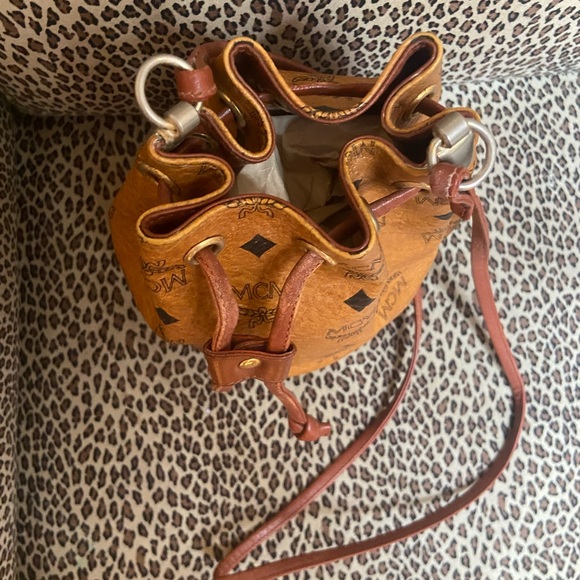 AUTHENTIC MCM VISETOS SMALL BUCKET BAG- Good used condition-versatile/adorable - Picture 6 of 14